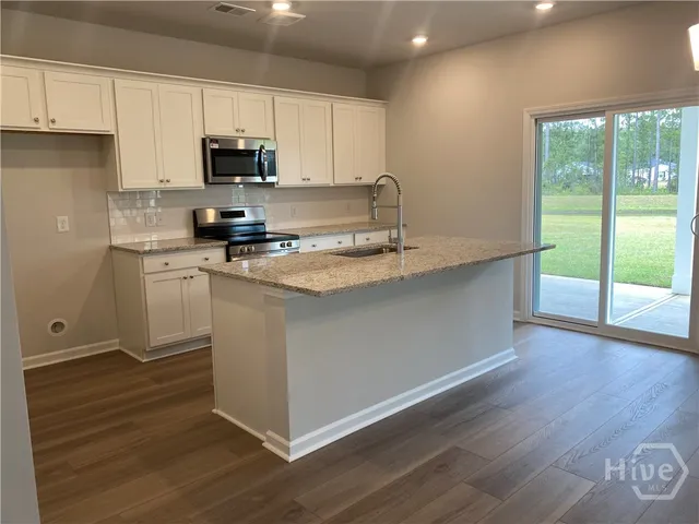 $2,350 | 124 Barefoot Drive, Bloomingdale, GA 31302