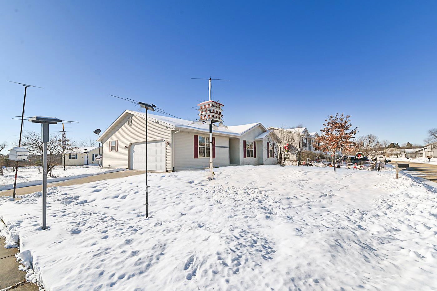 506 Sugar Belleville, WI 53508 - Photo 3 of 51