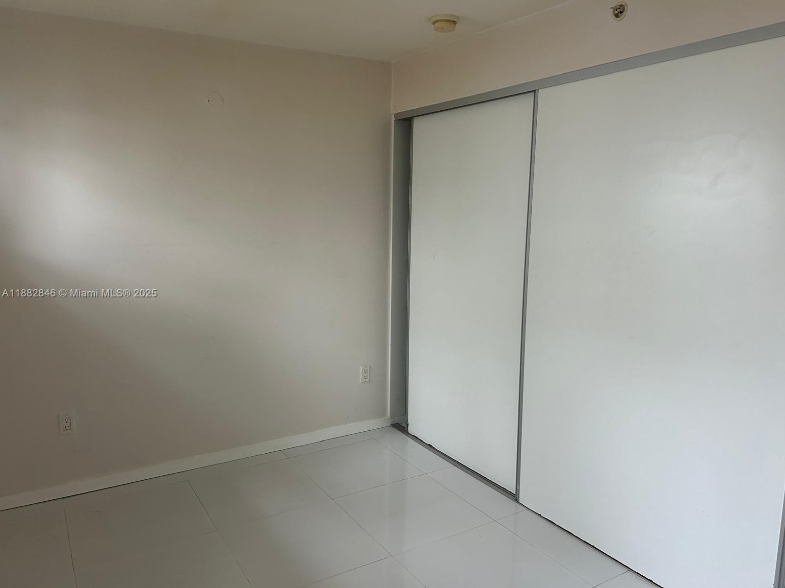 801 15th Street, Unit 206 Miami Beach, FL 33139 - Photo 7 of 10 an empty room with a bench