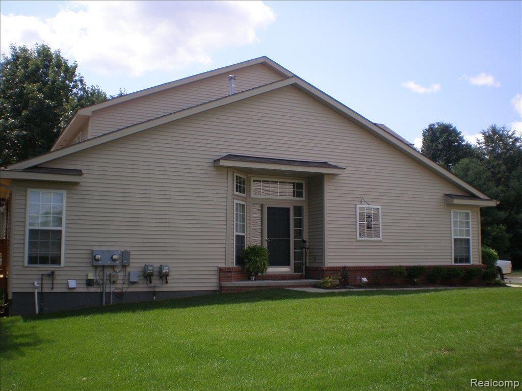 283 Wood Point, Unit 20 Howell, MI 48843 - Photo 22 of 22 summer side