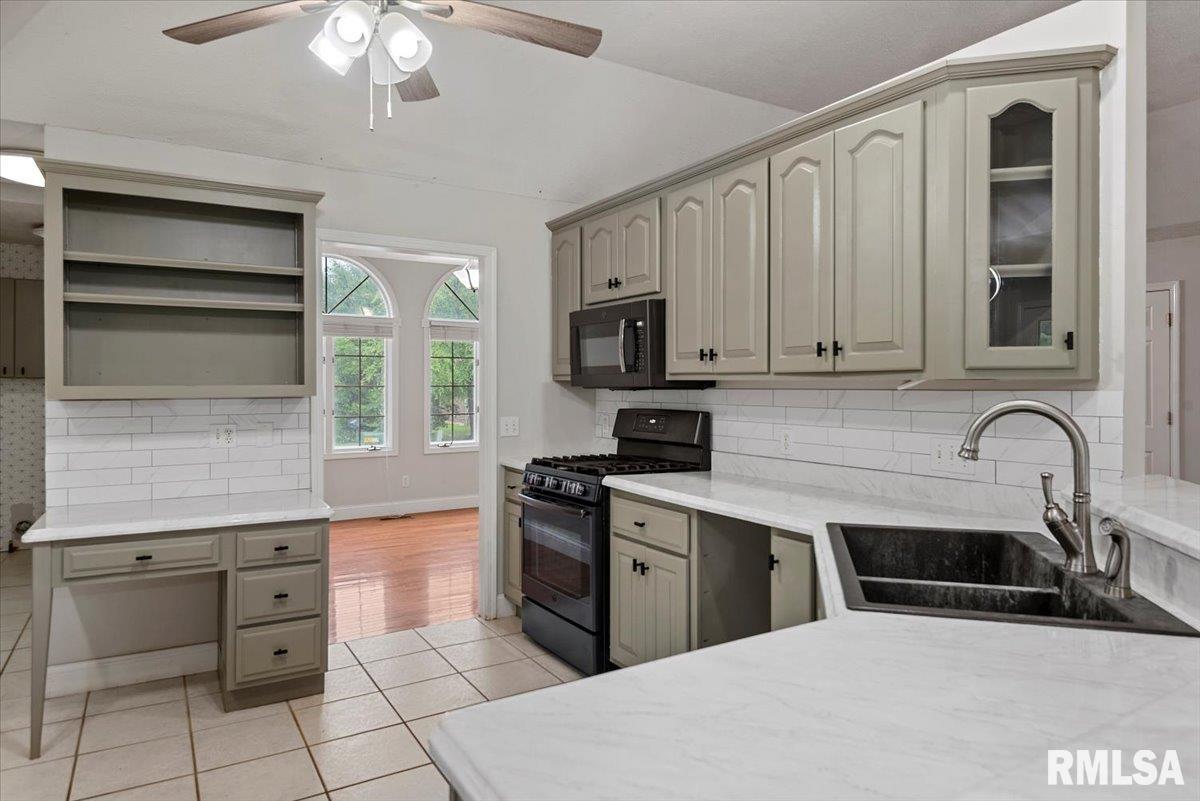 19439 Pinecrest Road Petersburg, IL 62675 - Photo 13 of 46 Gallery Image 13