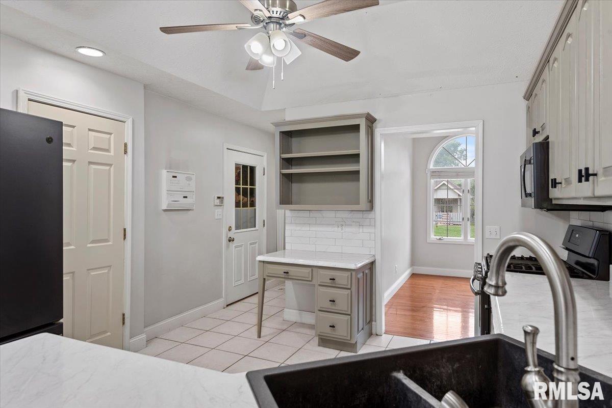 19439 Pinecrest Road Petersburg, IL 62675 - Photo 14 of 46 Gallery Image 14