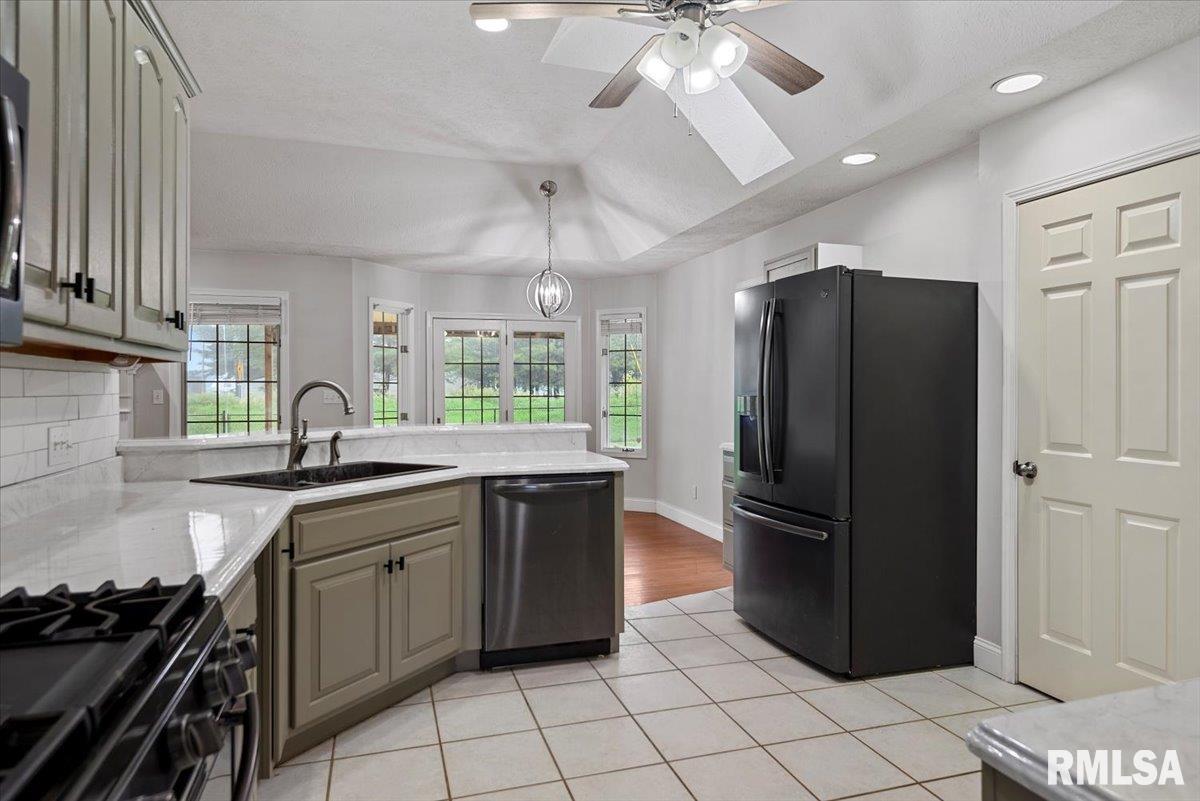 19439 Pinecrest Road Petersburg, IL 62675 - Photo 15 of 46 Gallery Image 15