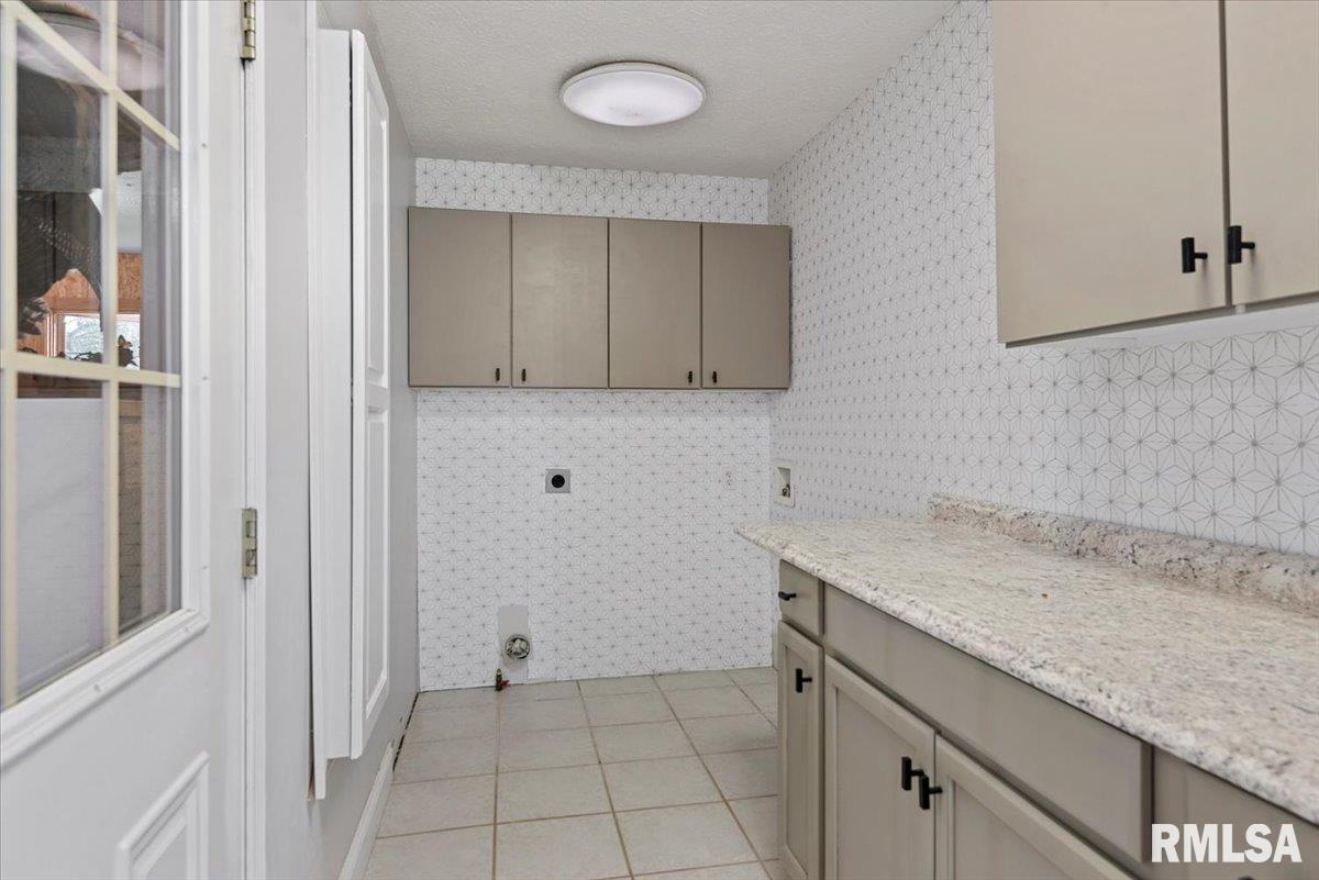 19439 Pinecrest Road Petersburg, IL 62675 - Photo 17 of 46 Gallery Image 17