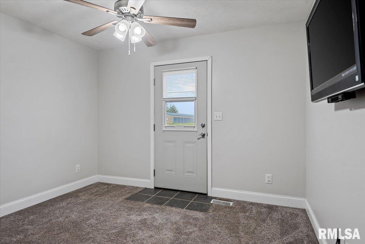 19439 Pinecrest Road Petersburg, IL 62675 - Photo 33 of 46 Gallery Image 33