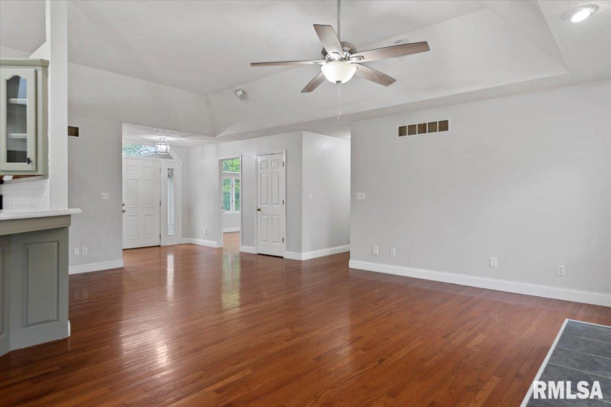 19439 Pinecrest Road Petersburg, IL 62675 - Photo 9 of 46 Gallery Image 9