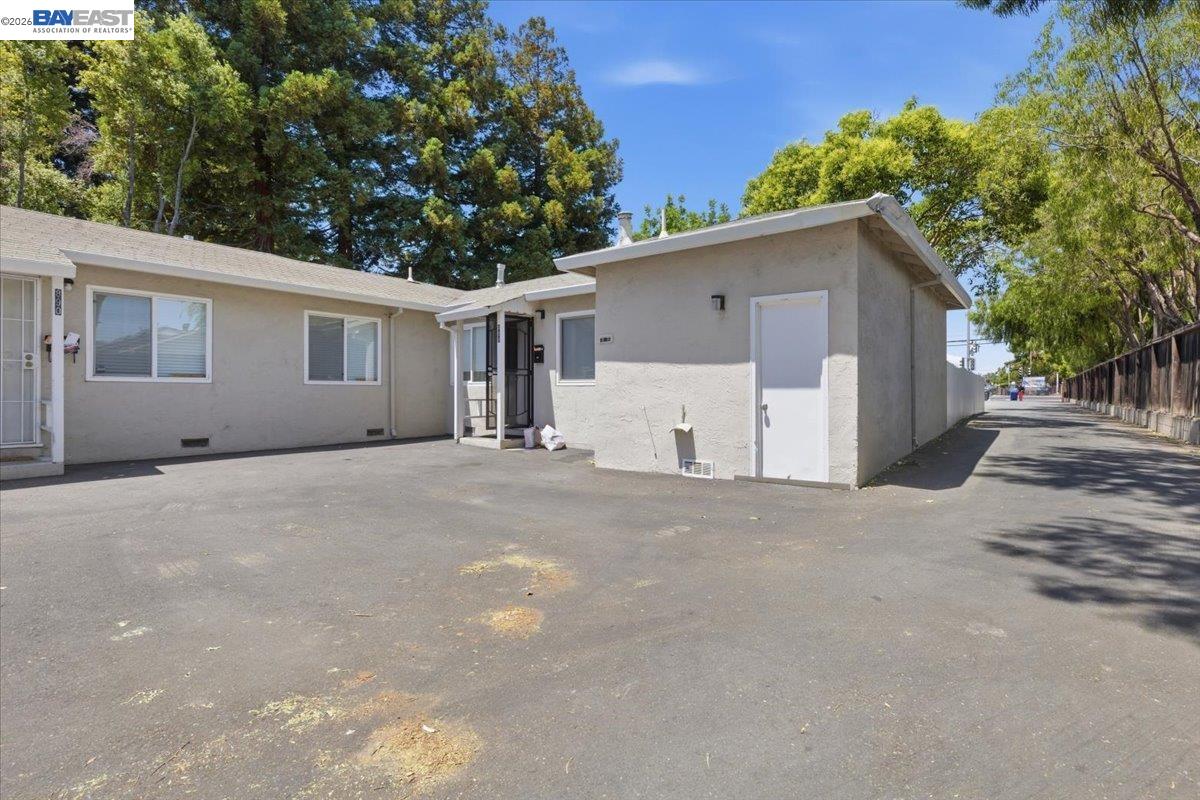 882 West Tennyson Road Hayward, CA 94544 - Photo 13 of 57