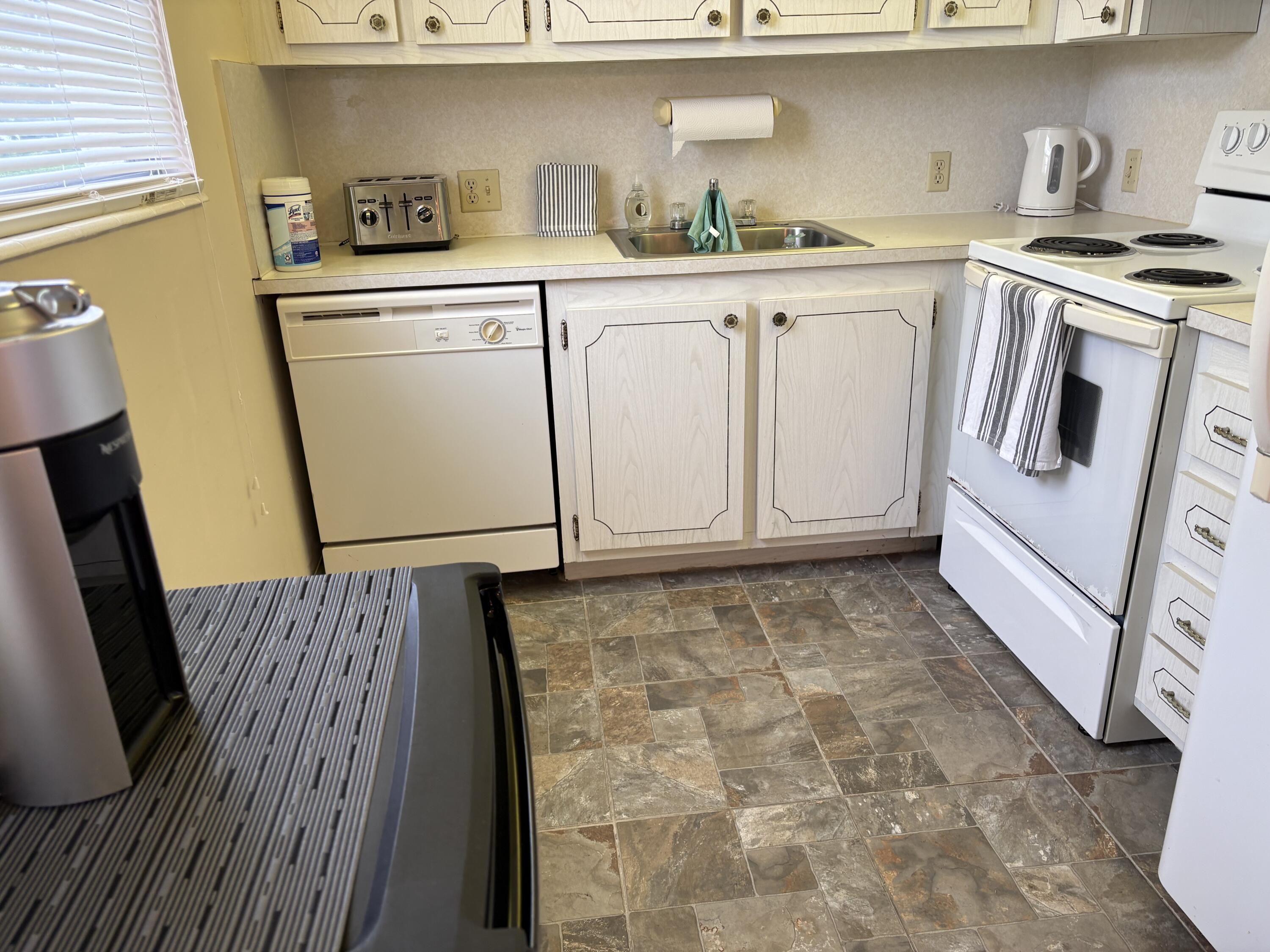 112 Preston Way, Unit 112C Boca Raton, FL 33434 - Photo 2 of 17 IMG_0673