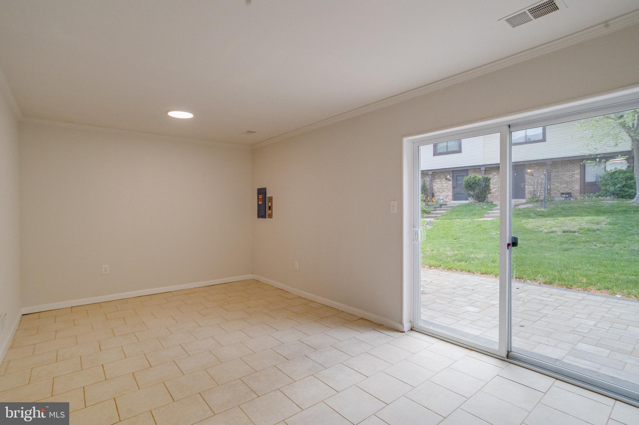 15925 Dorset Road, Unit 199 Laurel, MD 20707 - Photo 39 of 50 en empty room with sliding glass door