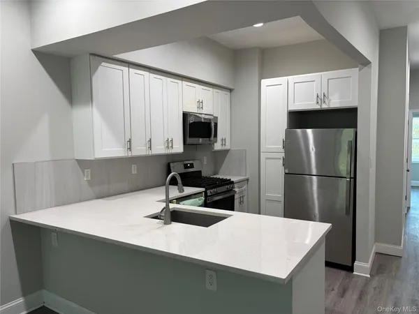 $3,195 | 193-14 Jamaica Avenue, Unit 2 | Hollis