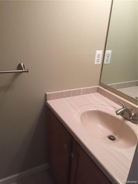 414 Whitney Drive Rochester, MI 48307 - Photo 7 of 18 Gallery Image 7
