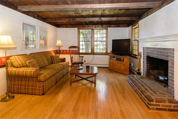 12 Grenadier Road Hingham, MA 02043 - Photo 4 of 12 Gallery Image 4