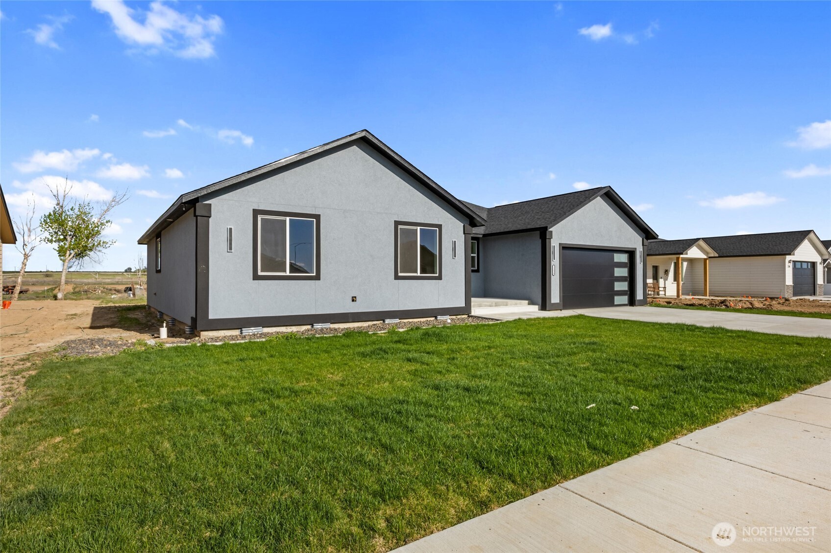 2394 Hunters Street Ephrata, WA 98823 - Photo 3 of 40 a view of a back yard of the house