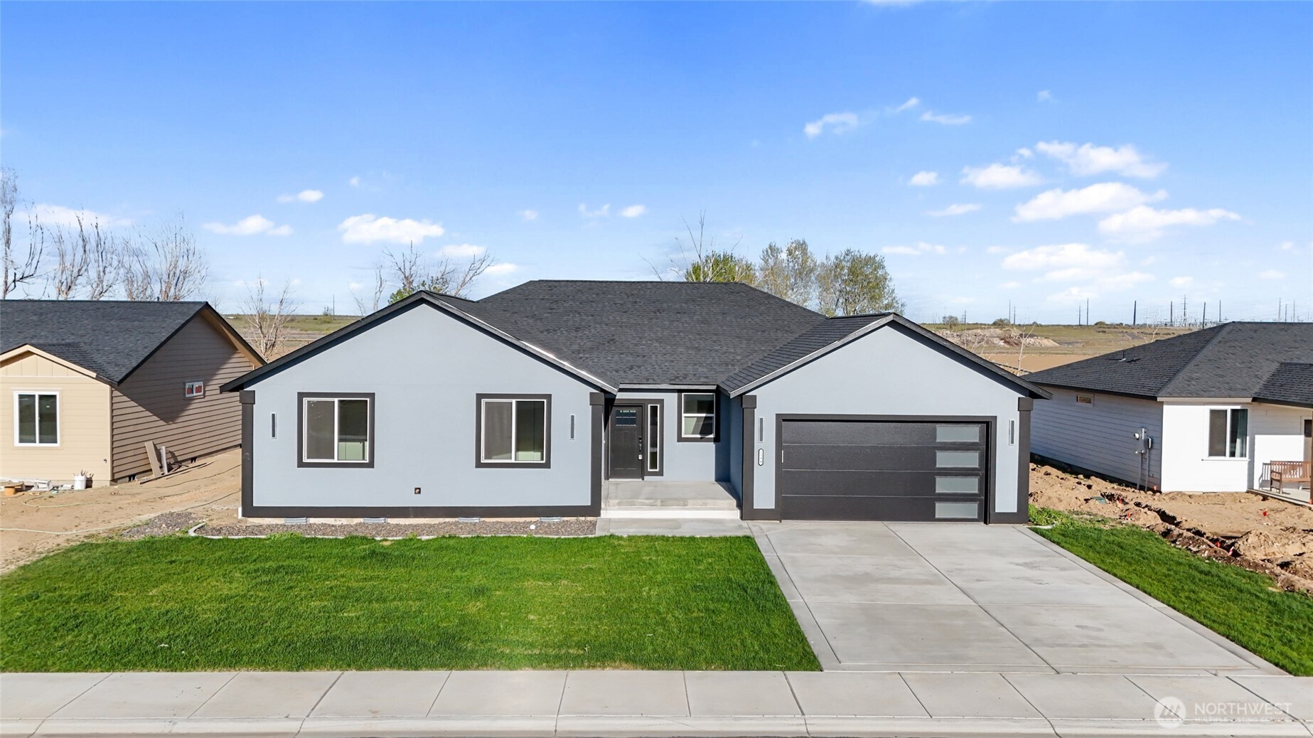 2394 Hunters Street Ephrata, WA 98823 - Photo 32 of 40 a front view of a house with a garden