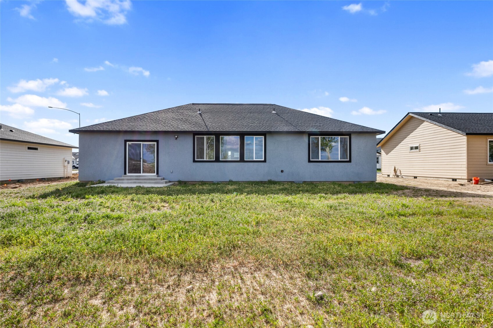 2394 Hunters Street Ephrata, WA 98823 - Photo 33 of 40 a front view of a house with a garden