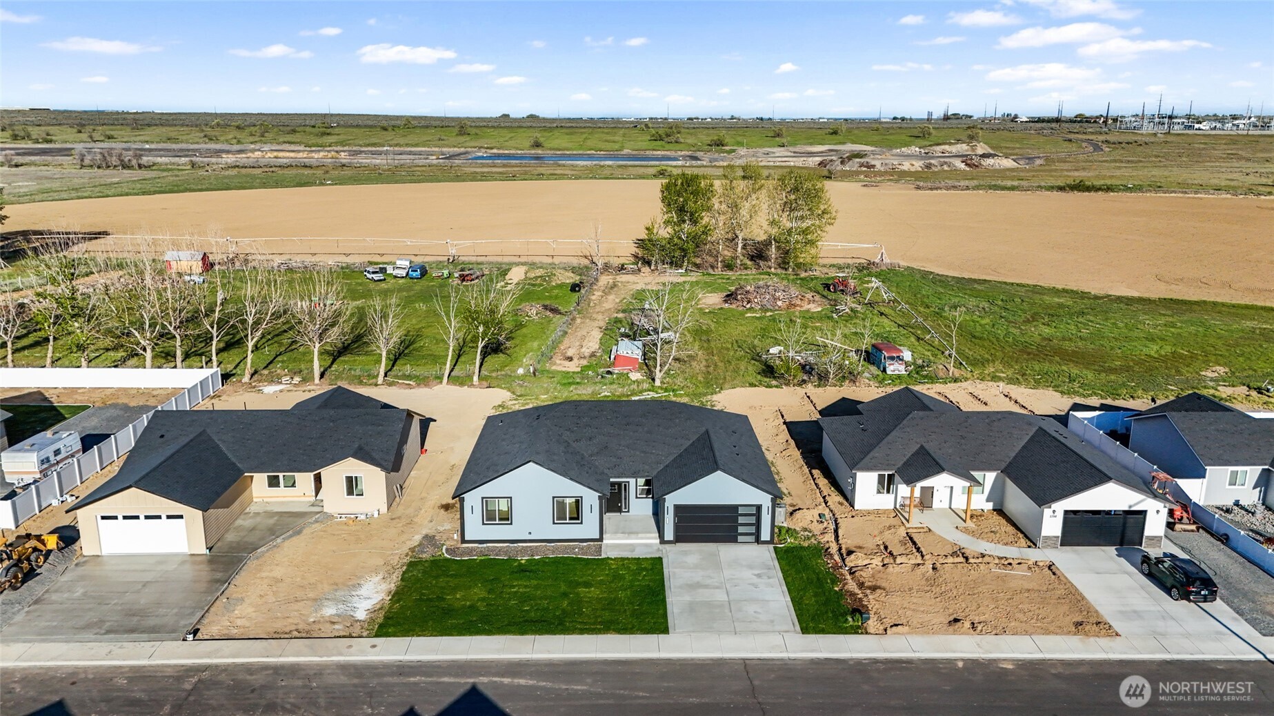 2394 Hunters Street Ephrata, WA 98823 - Photo 35 of 40 a view of a city from a terrace
