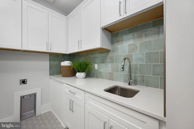 $2,199,000 | 1012 Hillcrest Drive Southwest, Vienna, VA 22180