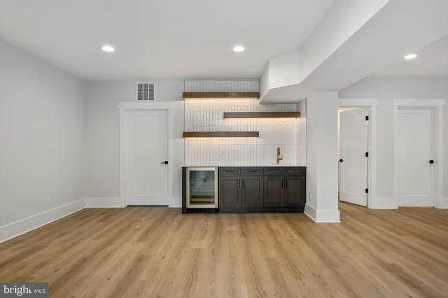 $2,199,000 | 1012 Hillcrest Drive Southwest, Vienna, VA 22180