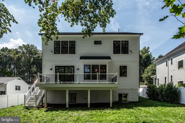 $2,199,000 | 1012 Hillcrest Drive Southwest, Vienna, VA 22180