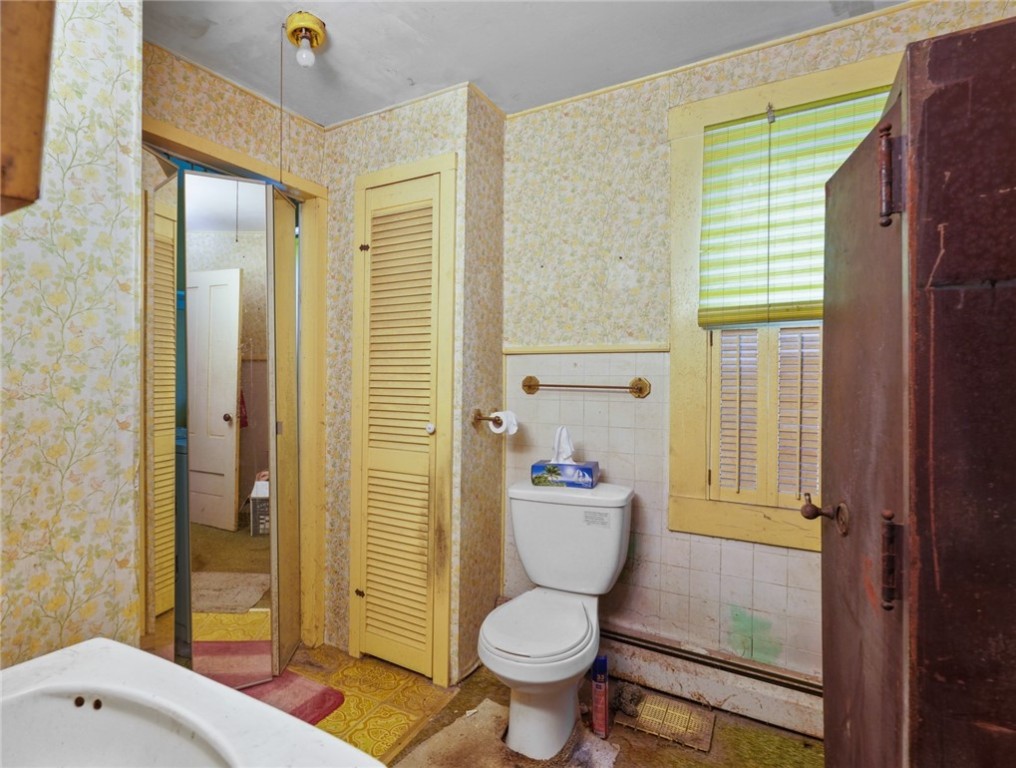 2145 Division Road East Greenwich, RI 02818 - Photo 13 of 46 1st floor bath
