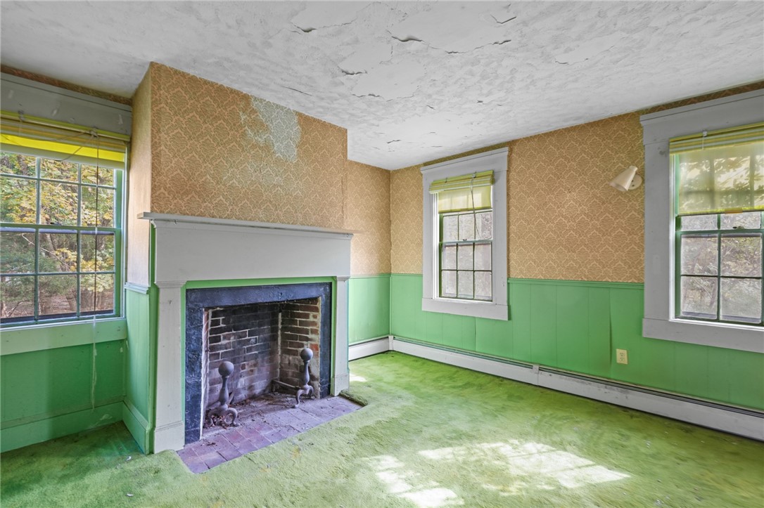 2145 Division Road East Greenwich, RI 02818 - Photo 15 of 46 Living room