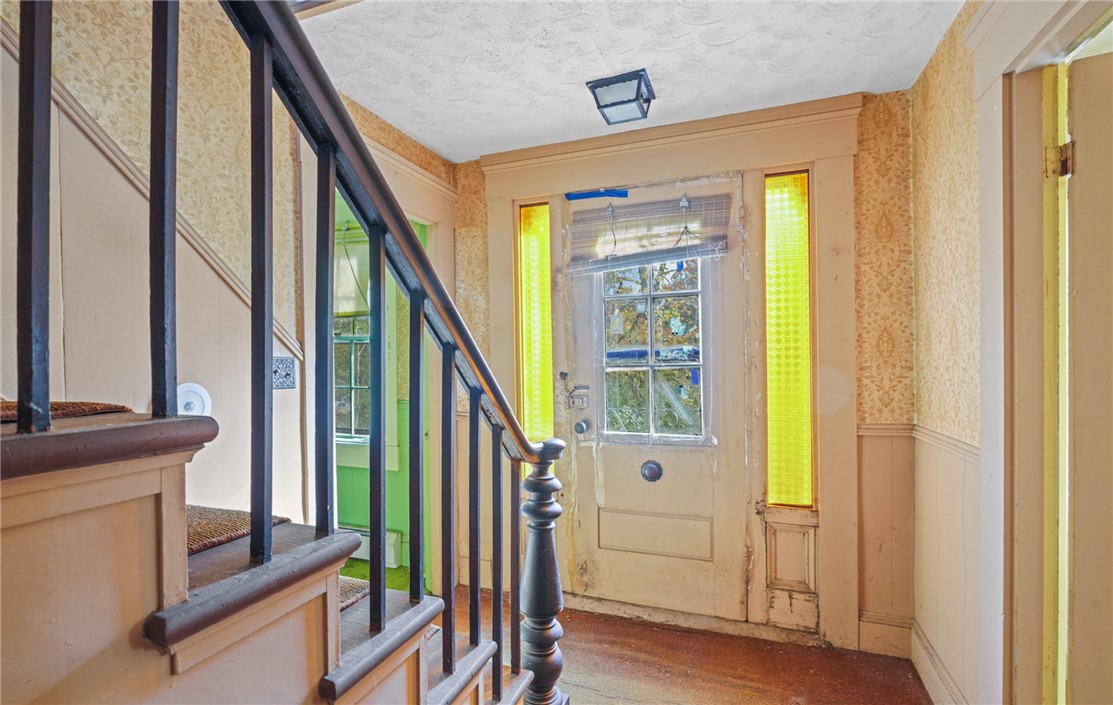 2145 Division Road East Greenwich, RI 02818 - Photo 22 of 46 Front entrance/foyer