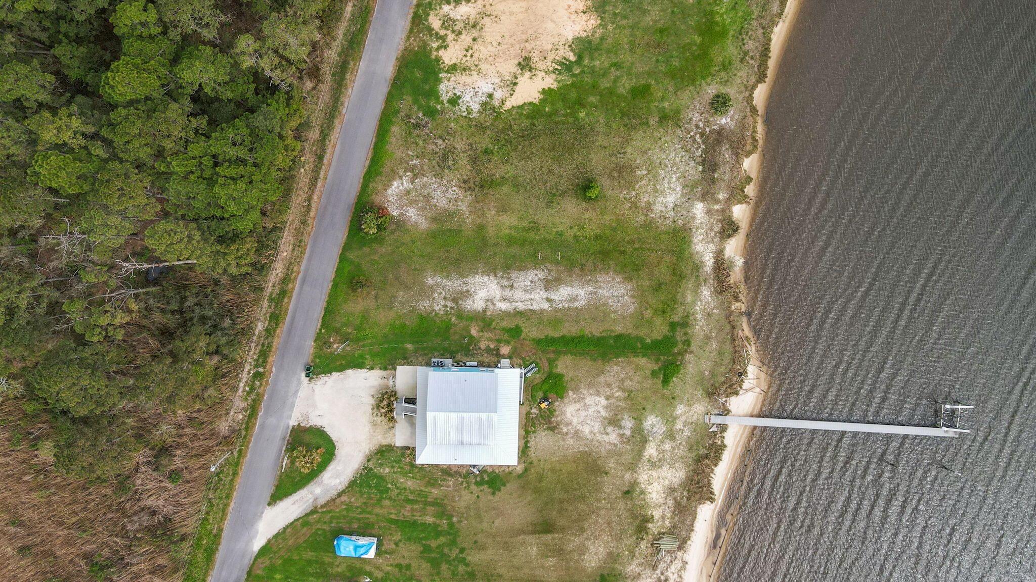 554 Beatrice Point Road Freeport, FL 32439 - Photo 4 of 22 a bird view of a garden