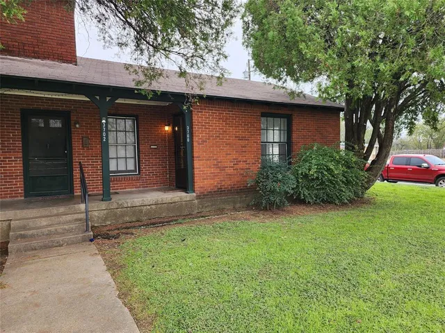 $850 | 3700 Meadowbrook Drive, Fort Worth, TX 76103