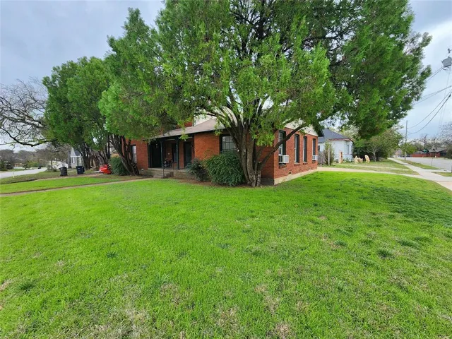 $850 | 3700 Meadowbrook Drive, Fort Worth, TX 76103