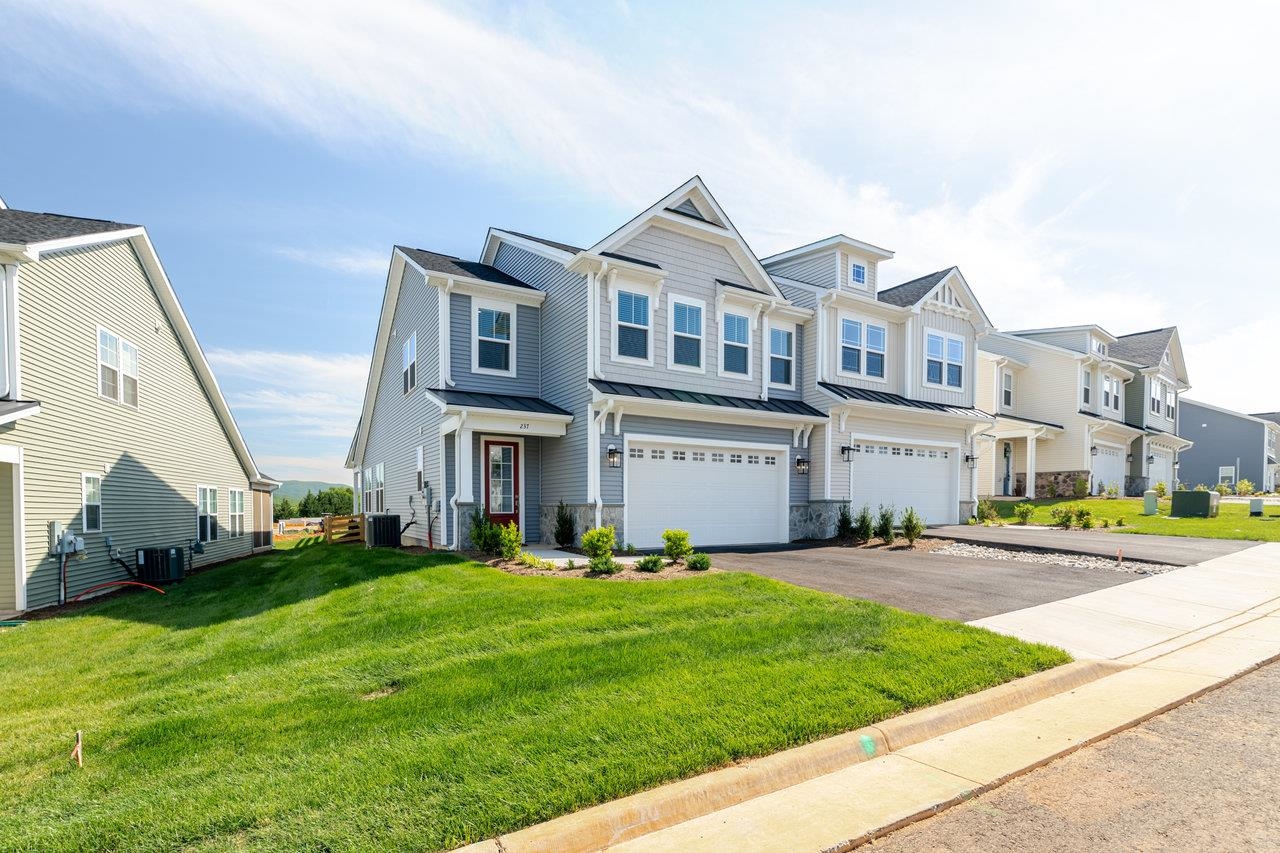 237 Ridgeline Drive Waynesboro, VA 22980 - Photo 3 of 58 Gallery Image 3