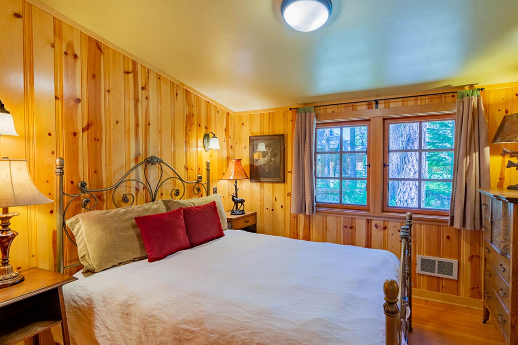 13375 Southwest Forest Service Road, Unit 27U1 Camp Sherman, OR 97730 - Photo 21 of 34 batch_metolius-river-luxury-cabin-27-que