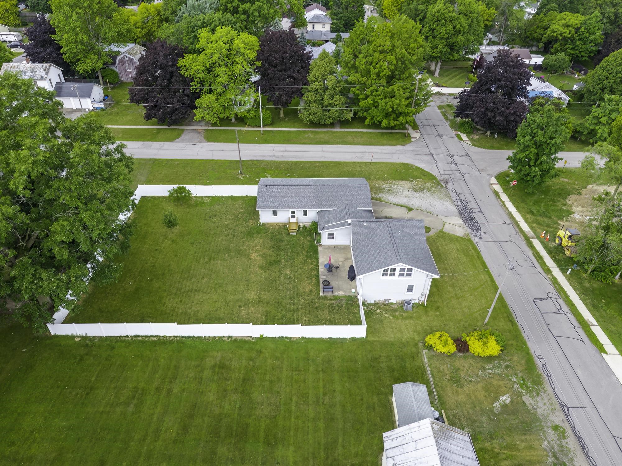 207 Michael Street Fremont, IN 46737 - Photo 2 of 35