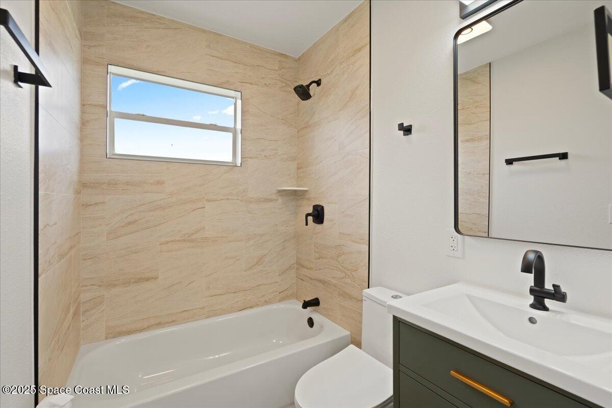 301 West Rutgers Street Melbourne, FL 32901 - Photo 19 of 36 a bathroom with a sink toilet and shower