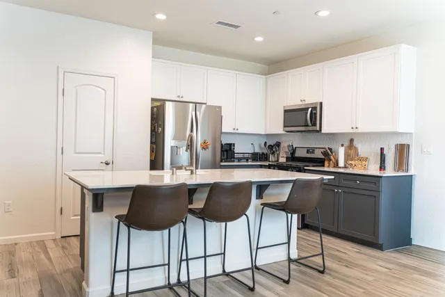 $475,000 | 1303 22nd Avenue, Kingsburg, CA 93631