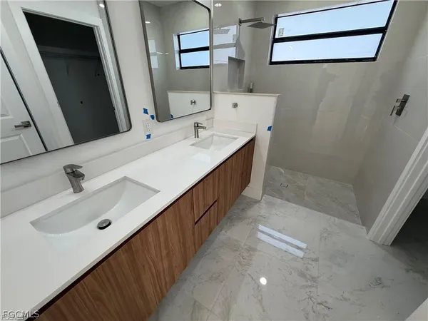 $2,200 | 4342 Northwest 34th Place, Cape Coral, FL 33993