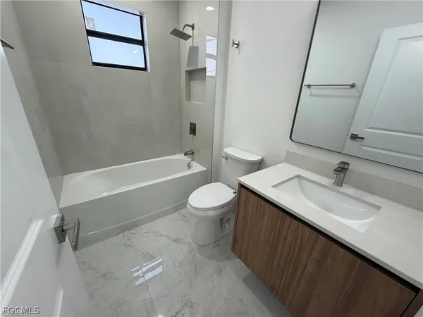 $2,200 | 4342 Northwest 34th Place, Cape Coral, FL 33993