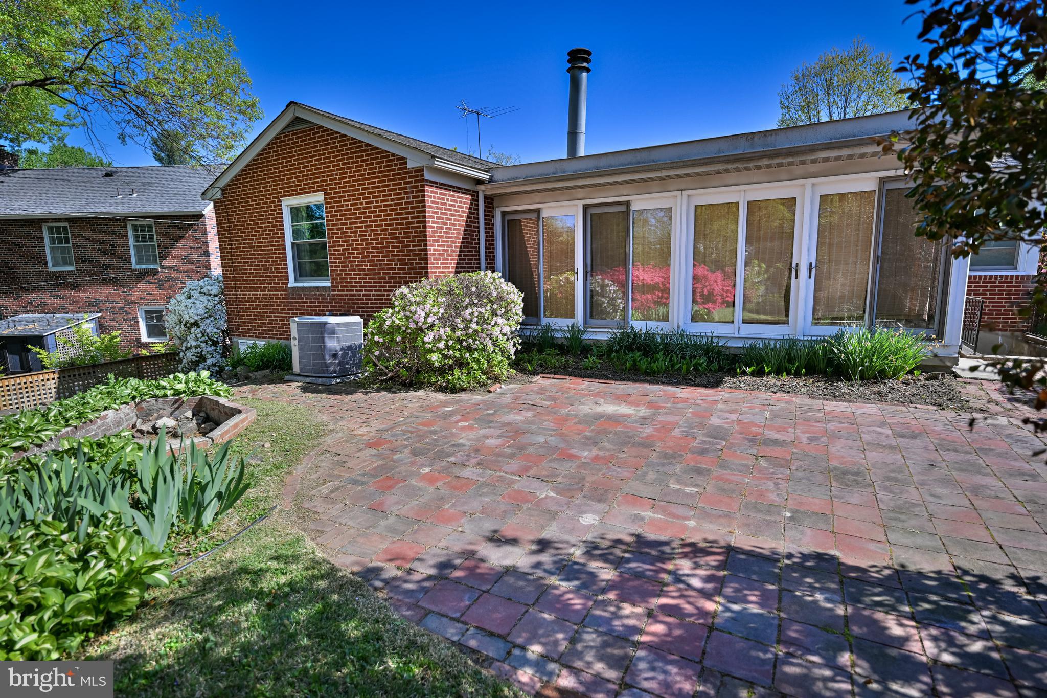 909 Weatherbee Road Towson, MD 21286 - Photo 22 of 51 a front view of a house with garden