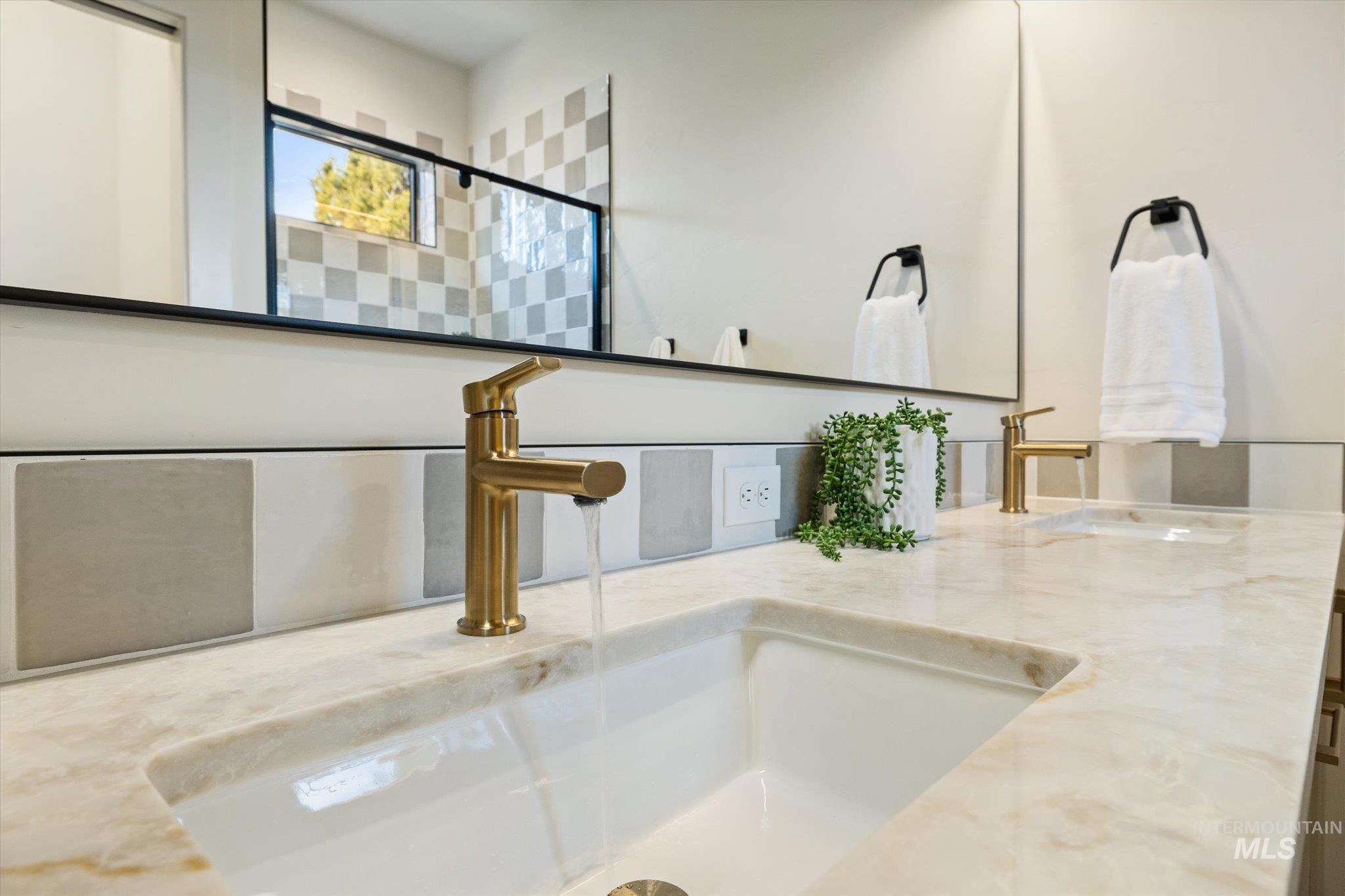 5612 West Grover Street Boise, ID 83705 - Photo 29 of 50 Bathroom view of double vanity