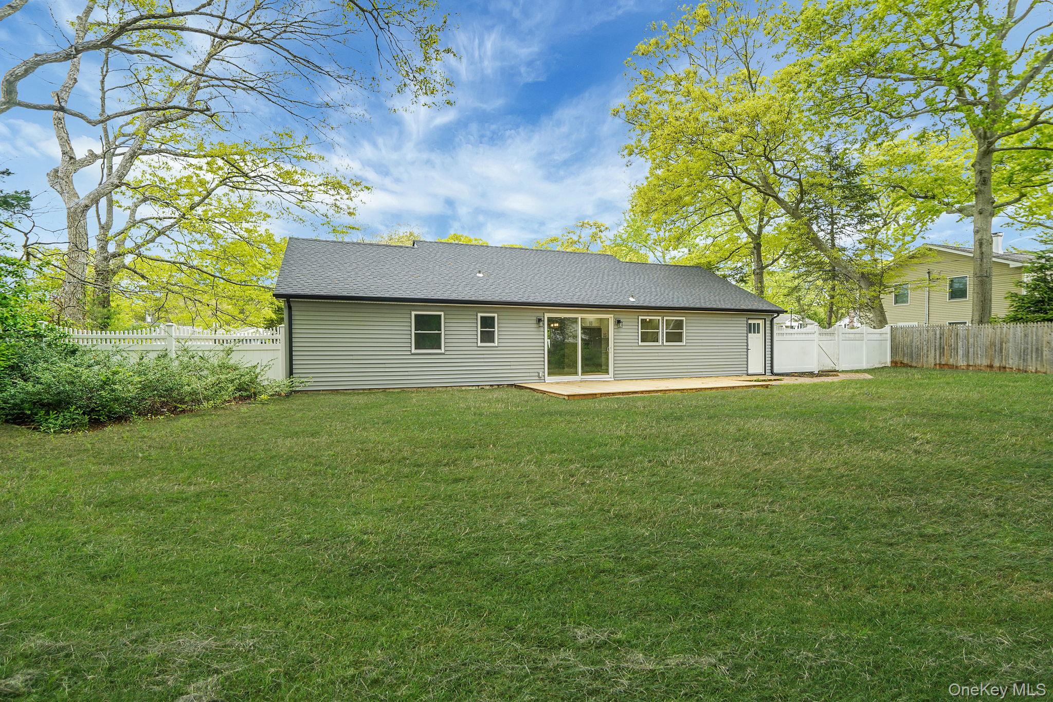 41 Winside Lane Coram, NY 11727 - Photo 30 of 33