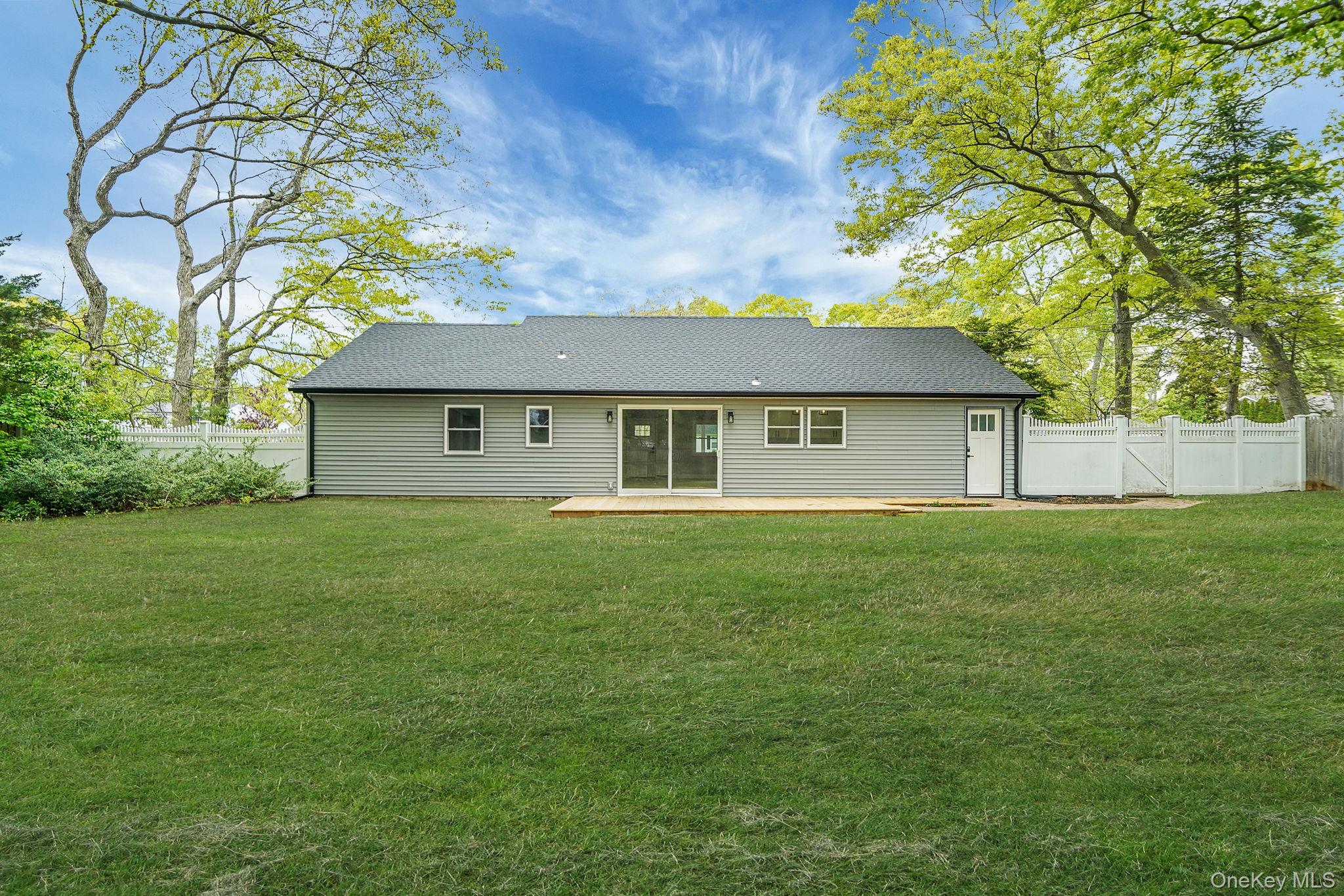 41 Winside Lane Coram, NY 11727 - Photo 31 of 33