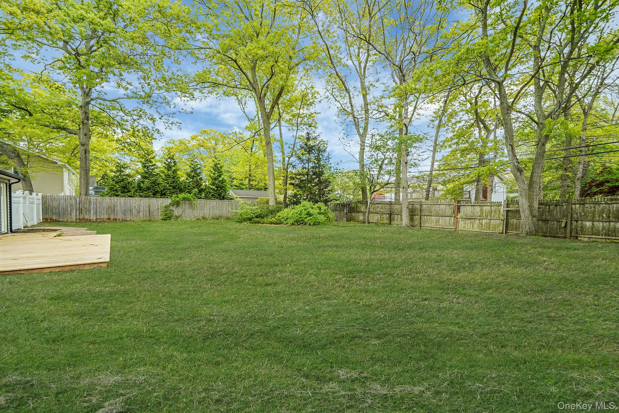 41 Winside Lane Coram, NY 11727 - Photo 32 of 33