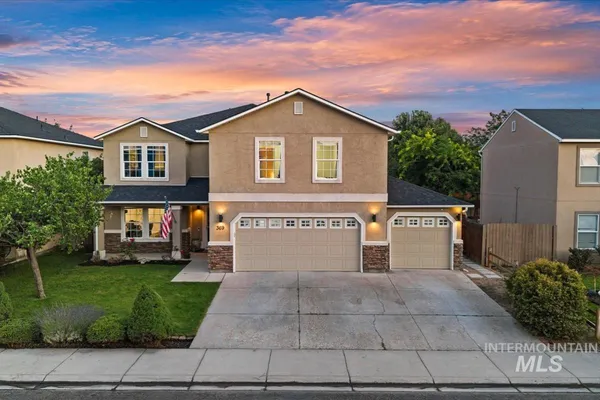 $530,000 | 369 East Willowcreek Drive, Middleton, ID 83644
