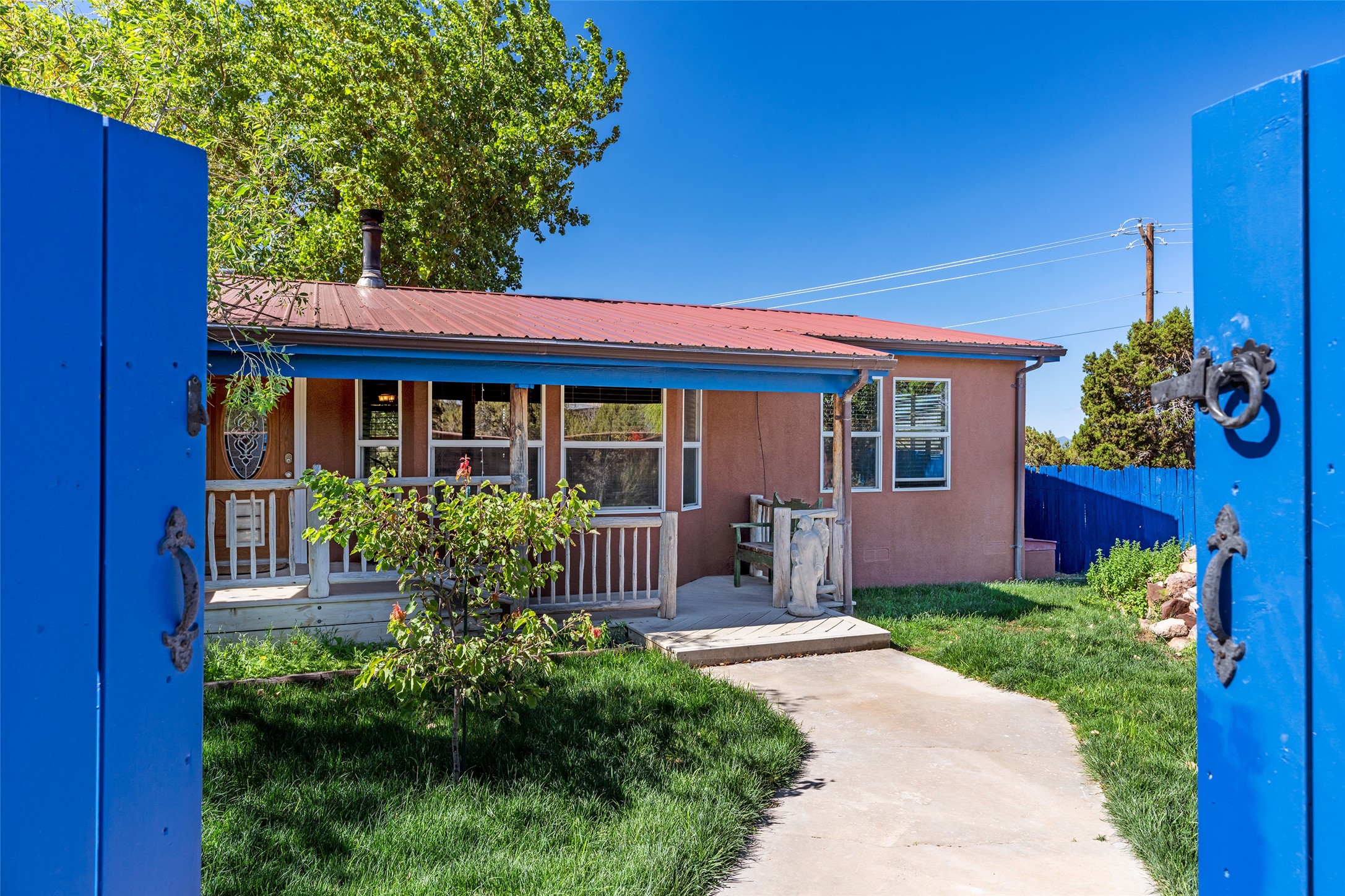 12 Apache Ridge Road Santa Fe, NM 87505 - Photo 4 of 69 Entrance/walled courtyard