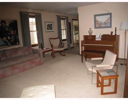 72 Johns Hill Road Washington, PA 15301 - Photo 3 of 18 Living Room.