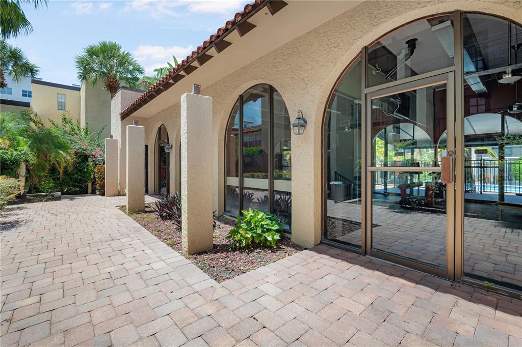 5305 San Sebastian Court, Unit 125 Tampa, FL 33609 - Photo 18 of 21 a view of entrance gate of house