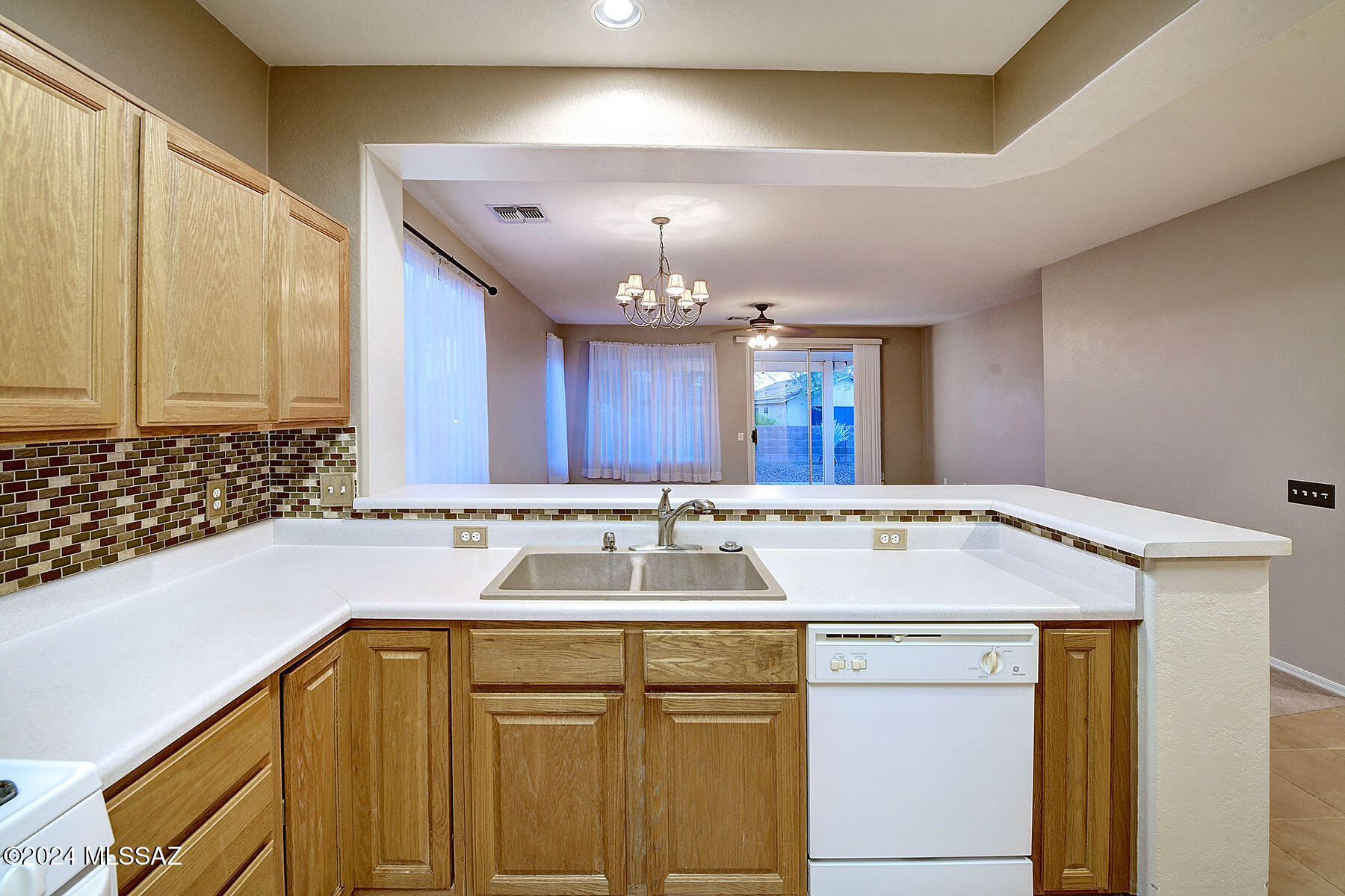 7632 West Amber Ridge Way Tucson, AZ 85743 - Photo 6 of 23