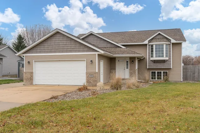 $319,000 | 900 10th Street Southeast, Waseca, MN 56093