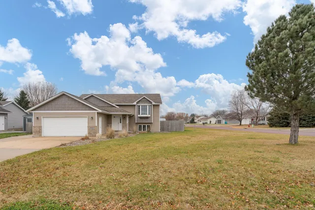 $319,000 | 900 10th Street Southeast, Waseca, MN 56093