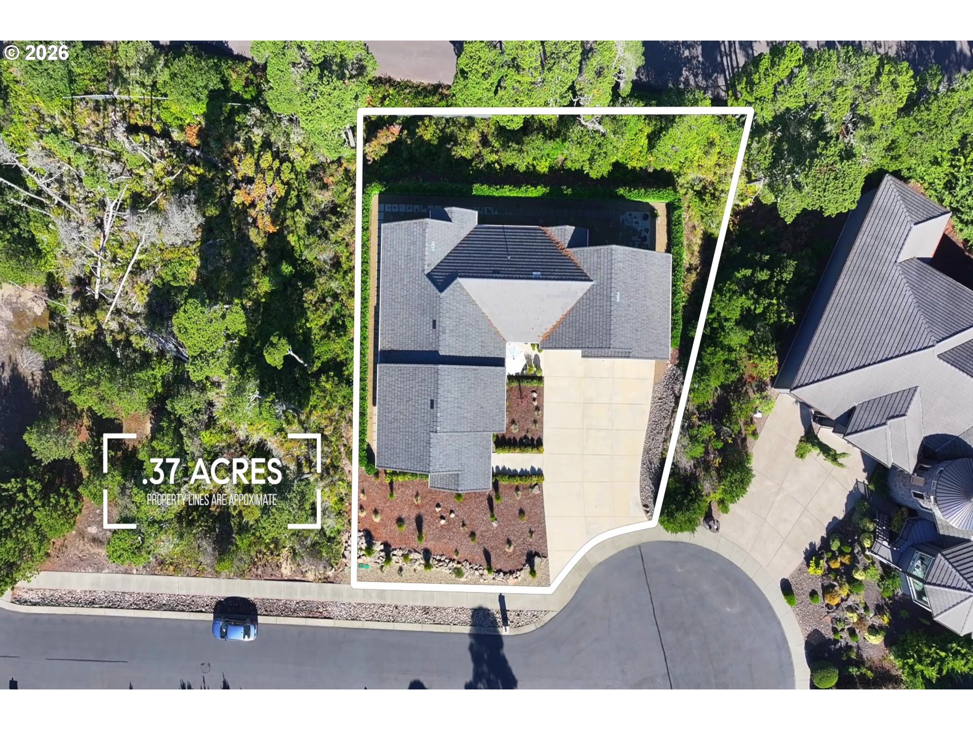 34 Bonnett Way Florence, OR 97439 - Photo 47 of 48 an aerial view of a house with a yard and a large tree