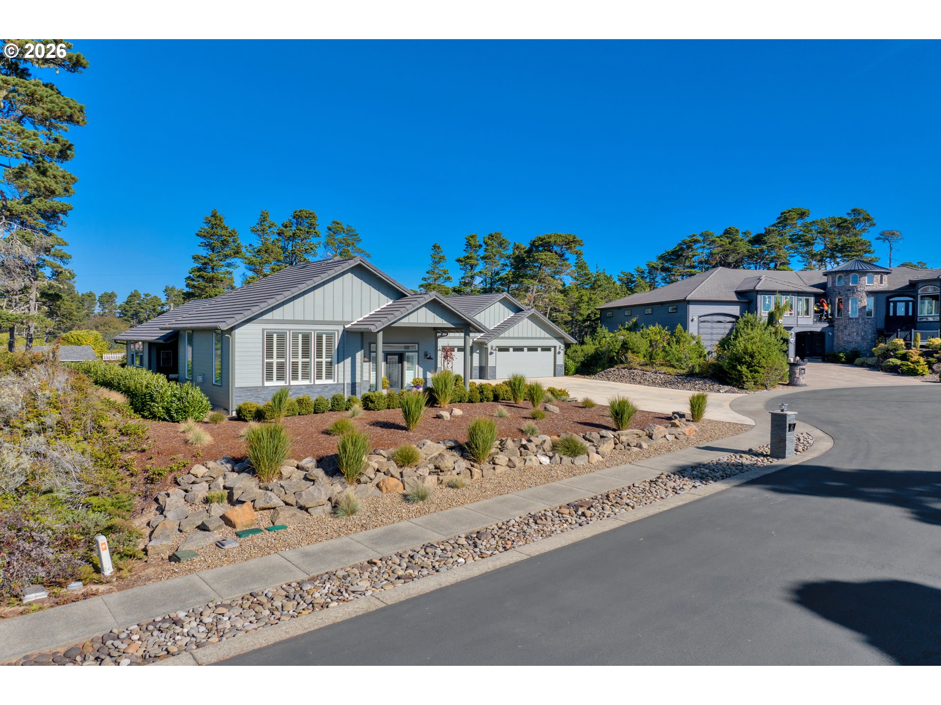 34 Bonnett Way Florence, OR 97439 - Photo 9 of 48 a front view of a house with garden